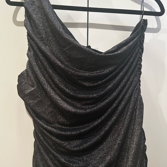 Elegant Black Draped Women's Dress - Picture 2 of 4